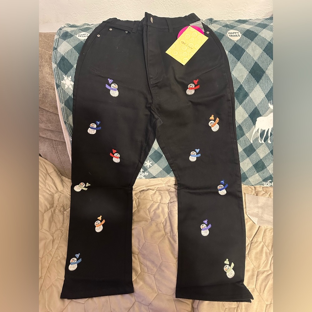 Quacker Factory Black Pants with Festive Embroidery